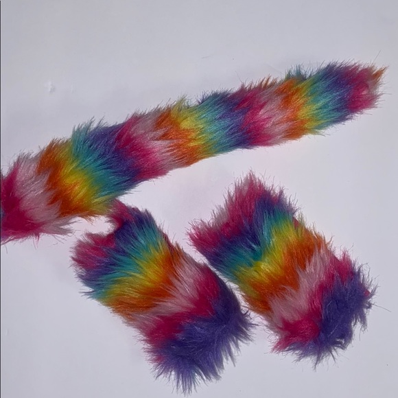 😊FREE😊W/ $30 Purchase - NWT 4 piece unicorn set-fuzzy, rainbow colored - Picture 4 of 4
